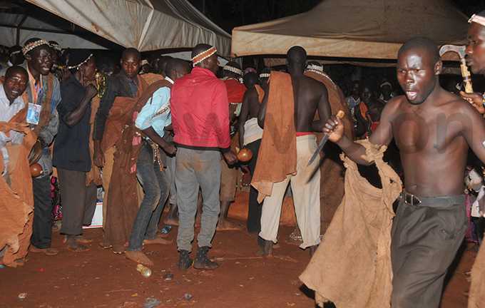 embers of the aswezi community performing rituals as the body was taken for burial  hoto by onald iirya