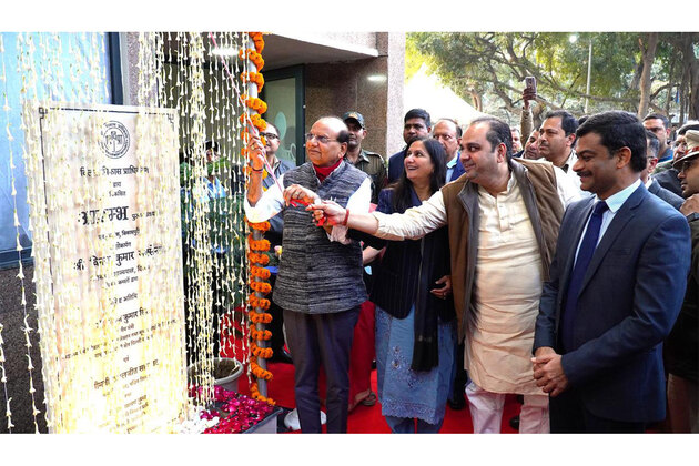 Delhi: Lt Governor Vinai Kumar Saxena inaugurates column fountains in Dwarka in a boost to urban aesthetics