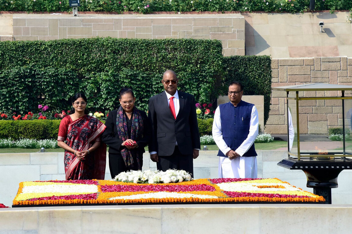 Seychelles President Patrick Herminie pays tributes at Rajghat