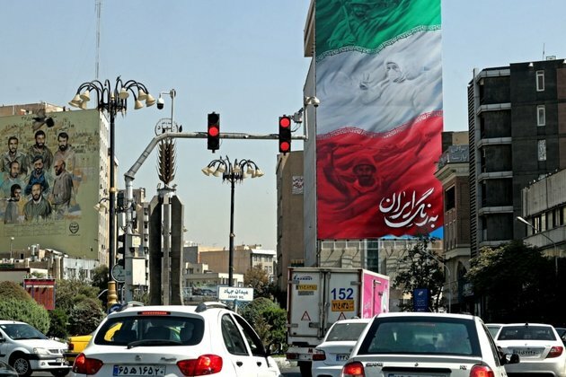 Iran&#039;s Protesters Chant From Buildings Amid Crackdown