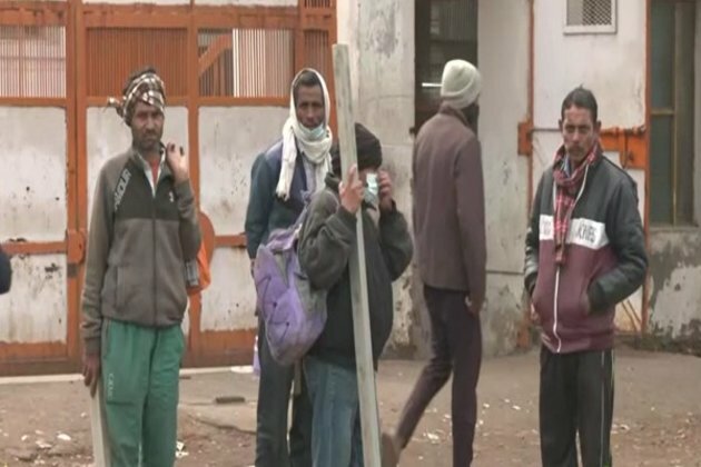 Not everybody can afford to work from home, say daily wagers waiting for assignments in Noida amid COVID restrictions