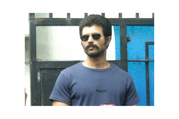 "All is well...my head hurts but nothing a biryani will not fix," says Vijay Deverakonda after his car meets with accident