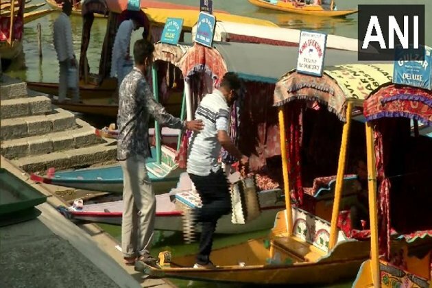 Tourist influx in Kashmir increasing gradually after COVID-19 pandemic