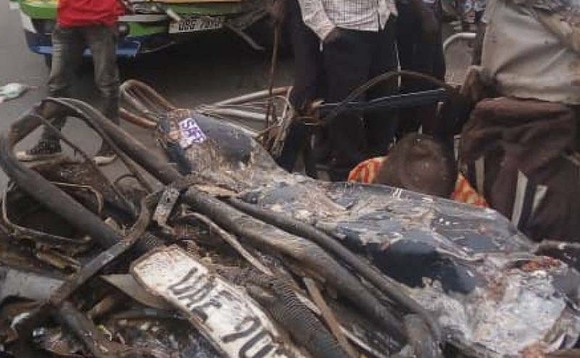 Kabangali etomeddwa bbaasi yonna esaanyeewo mu kabanje akasse abantu abana e Mbarara. Kabangali etomeddwa bbaasi yonna esaanyeewo mu kabanje akasse abantu abana e Mbarara.