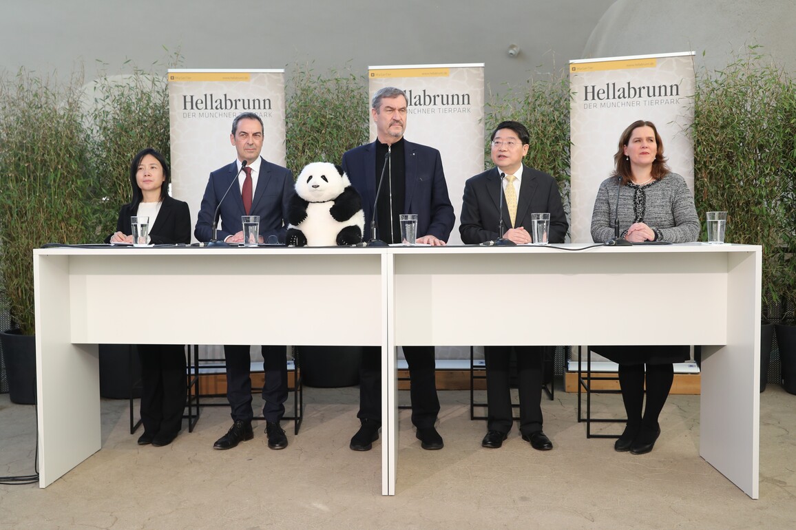 GERMANY-MUNICH-CONSERVATION PROGRAM-GIANT PANDA-SIGNING CEREMONY