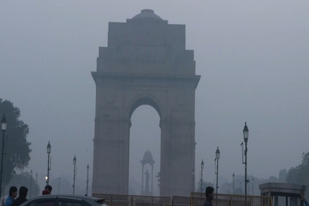 Delhi's air remains in 'very poor' category with persistent smog despite slight improvement in AQI