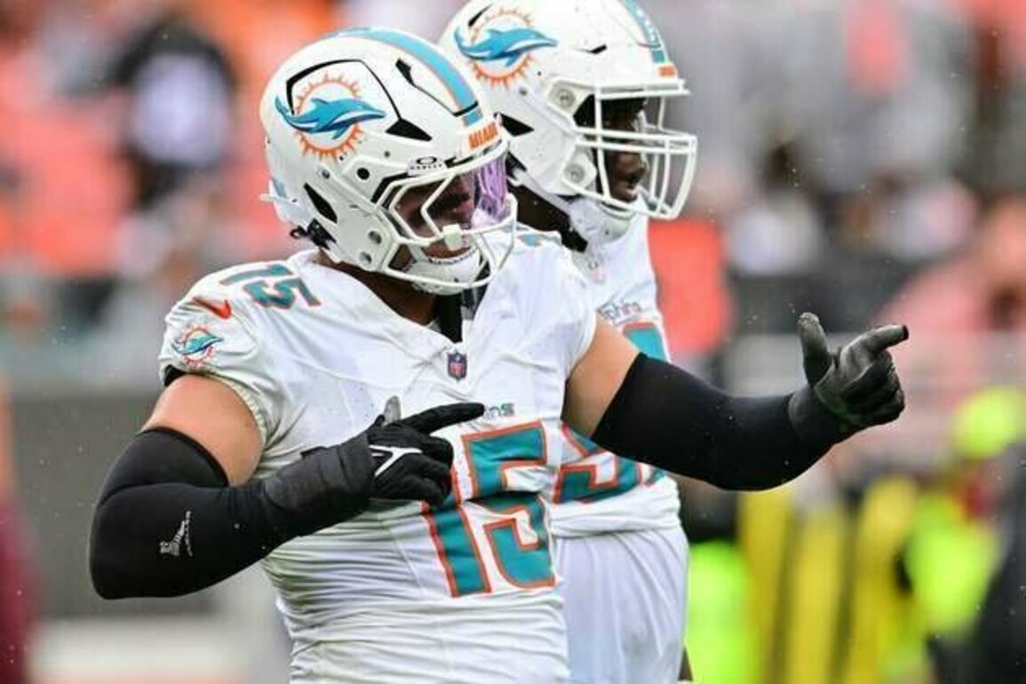 Reports: Eagles trade for Dolphins DE Jaelan Phillips