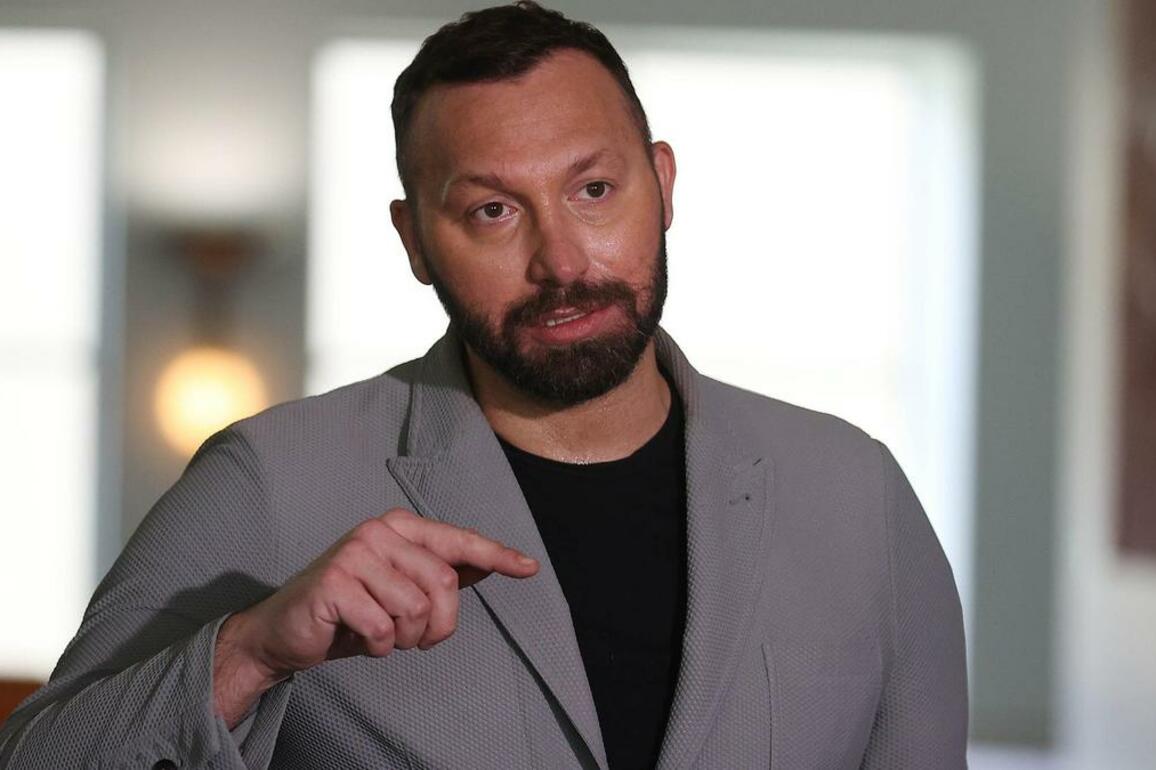 Ian Thorpe allegedly robbed while moving house