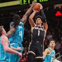 Hornets perform in clutch vs. Hawks, win 9th in a row