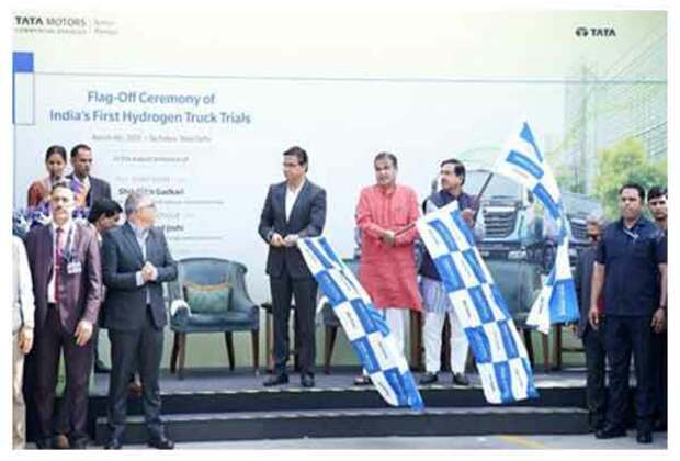 Nitin Gadkari, Pralhad Joshi flag off first-ever trials of hydrogen-powered heavy-duty trucks from Tata Motors stable