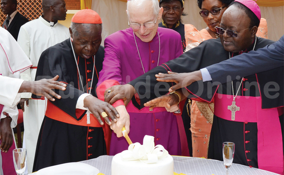 Msgr. Kasibante, Kalidinaali Wamala, Ssaabasumba Michael August Blume, Ssabasumba Lwanga ne Dr. Saturninus Mulindwa (ku ddyo) nga basala keeki. Msgr. Kasibante, Kalidinaali Wamala, Ssaabasumba Michael August Blume, Ssabasumba Lwanga ne Dr. Saturninus Mulindwa (ku ddyo) nga basala keeki.