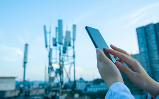 Report: Global mobile networks cut CO2 but face steep path to 2030 climate goal