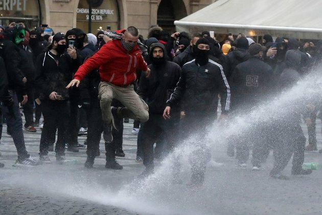 Czechs to Wait 2 Weeks Before Considering COVID Lockdown