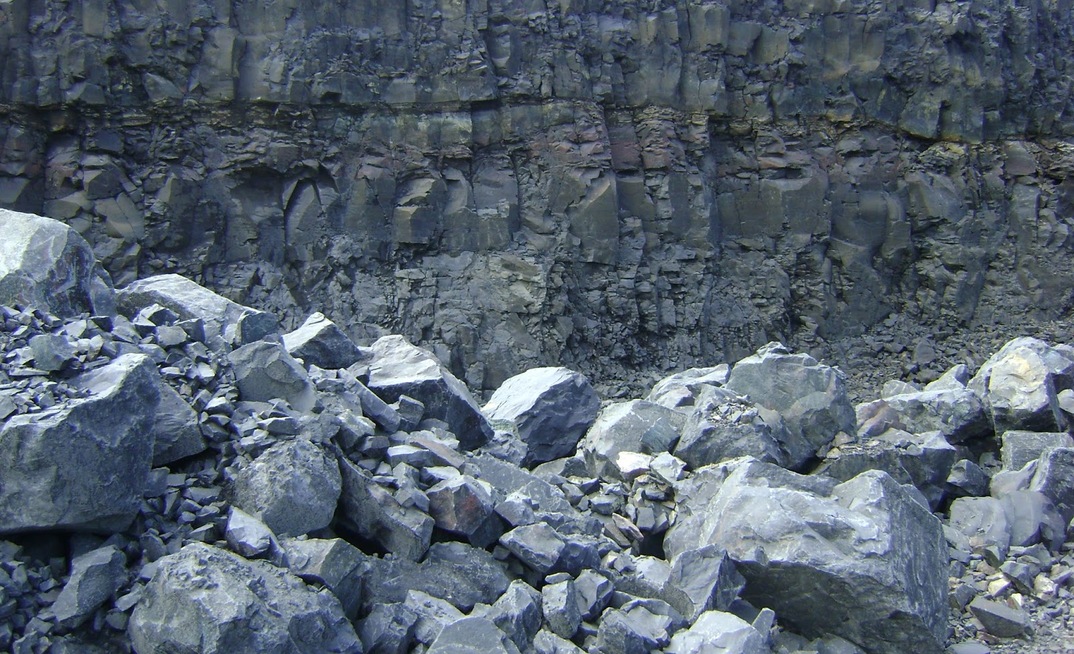 Exração de mina de basalto/Divugação