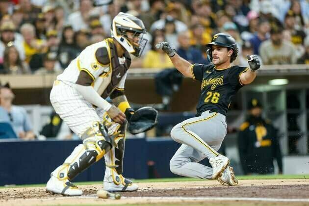 Pirates' pitching, hitting too much for Padres