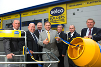 Spurs football legend helps Selco kick off celebrations