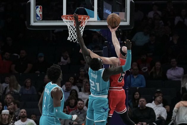 Playoff-desperate Bulls hammer short-handed Hornets