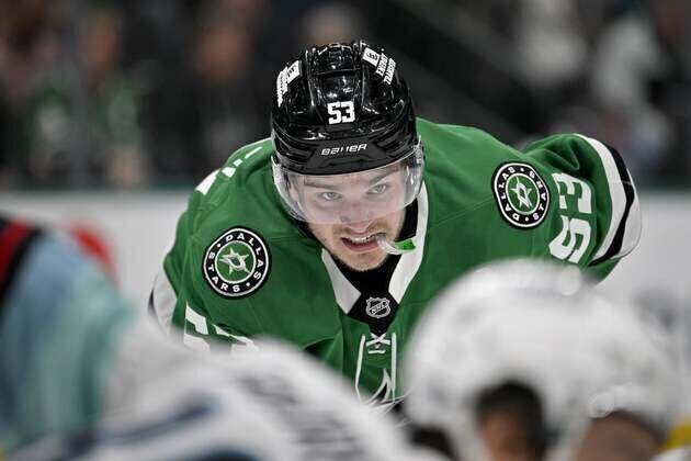 Wyatt Johnston, streaking Stars host Predators