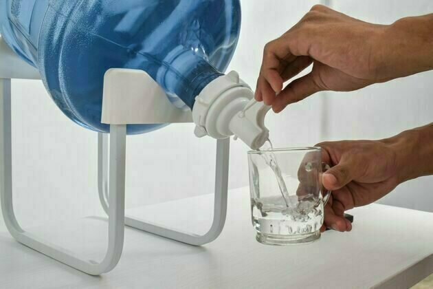 Air galon isi ulang rentan tercemar bakteri dan mikroplastik: Masihkah layak minum?