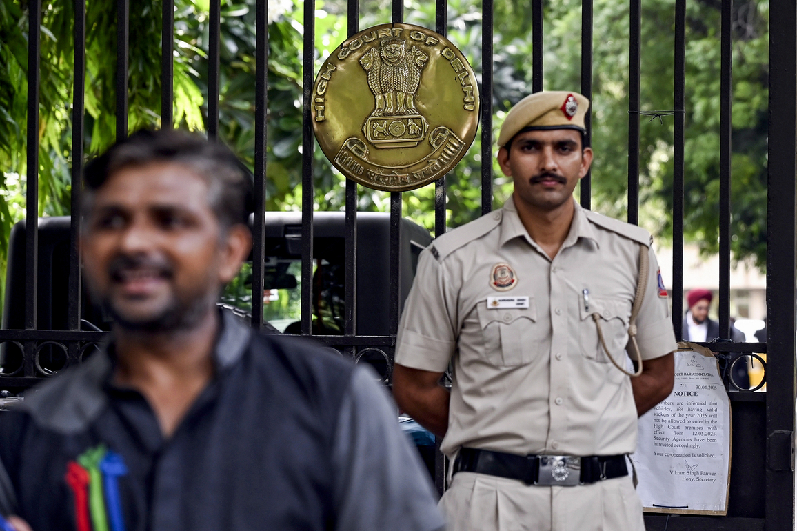 Delhi HC seeks replies from Centre, Delhi govt, UGC and AICTE on plea seeking CBI probe into fake universities