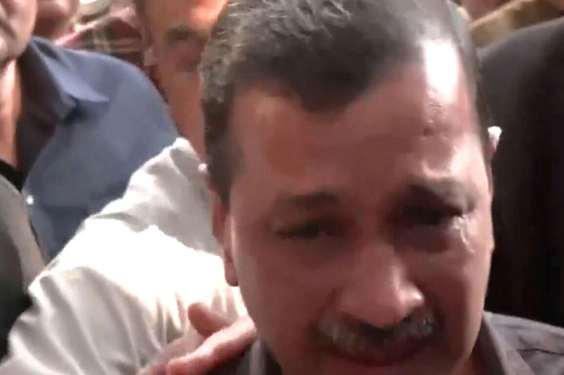 Kejriwal breaks down after Court discharges him in Delhi Excise Policy case; says, "I am kattar imandaar"