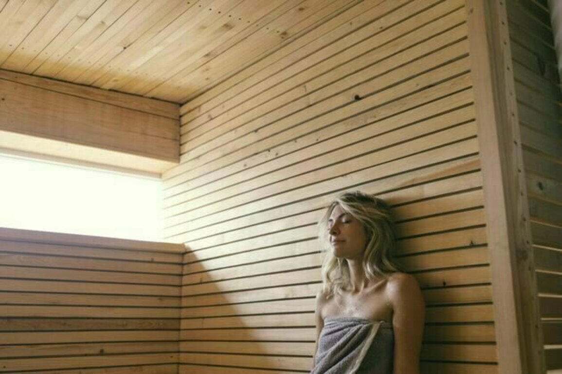 Looking to warm up with a sauna this winter? Here are 5 tips to enjoy it safely