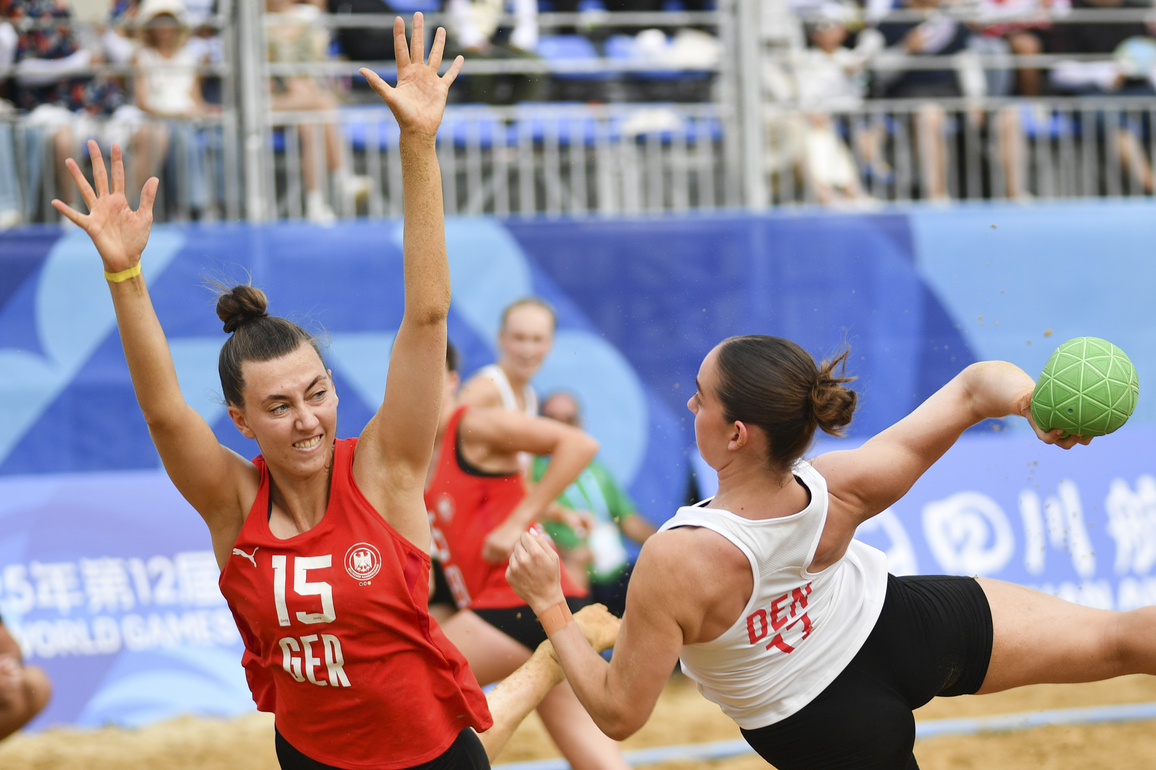 (SP)CHINA-CHENGDU-THE WORLD GAMES 2025-BEACH HANDBALL-WOMEN'S SEMIFINAL-GER VS DEN (CN)