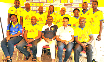 Abakakiiko k'abawagizi ba KCCA akaggya nga bali ne ssentebe wa kiraabu, Aggrey Ashaba (atudde mu mujoozi omuddugavu) wamu ne Anisha Muhoozi (amuddiridde ku ddyo), akulira KCCA Abakakiiko k'abawagizi ba KCCA akaggya nga bali ne ssentebe wa kiraabu, Aggrey Ashaba (atudde mu mujoozi omuddugavu) wamu ne Anisha Muhoozi (amuddiridde ku ddyo), akulira KCCA