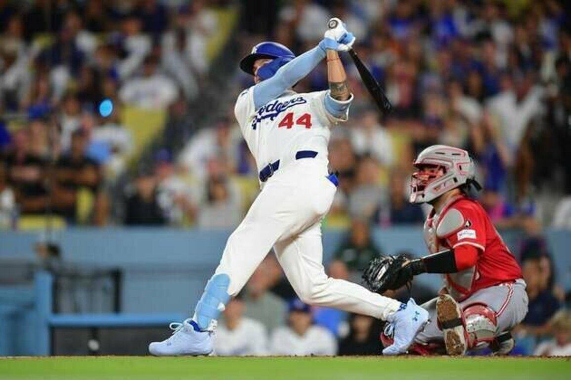 Andy Pages pounds two homers as Dodgers dump Reds