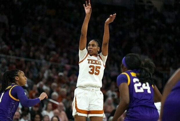 Texas soars to No. 1 for first time since 2004