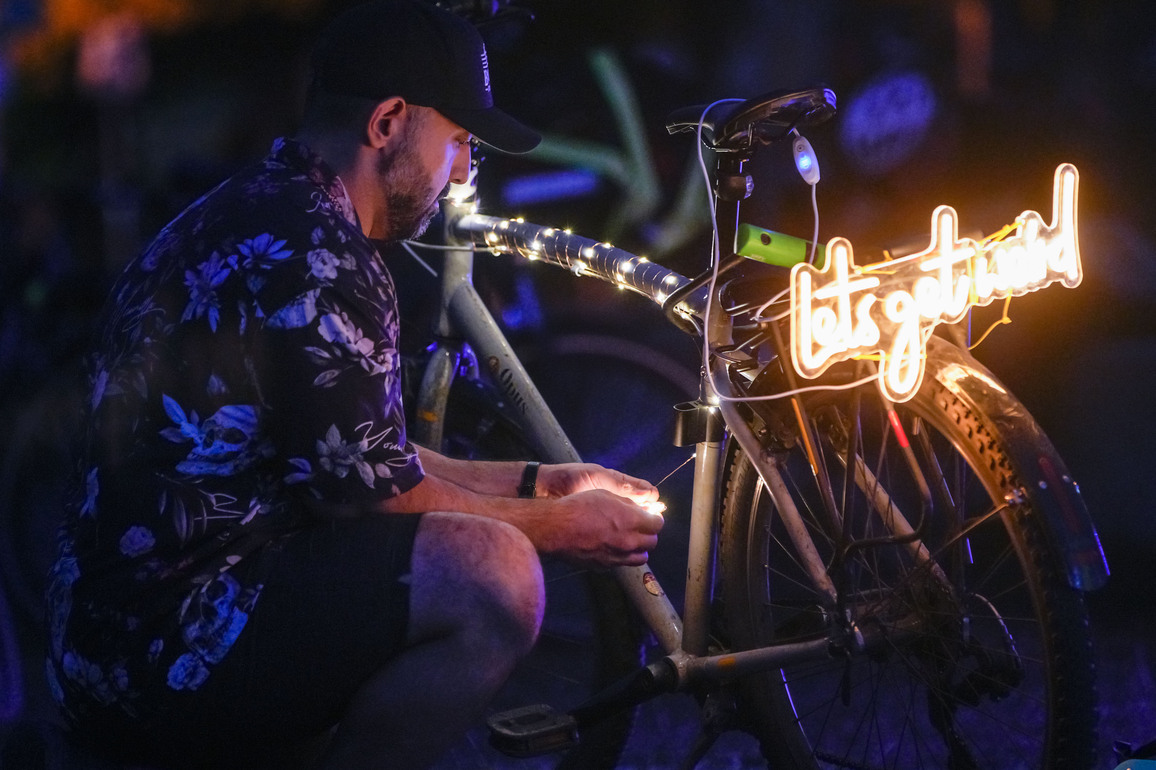 CANADA-VANCOUVER-BIKE THE NIGHT