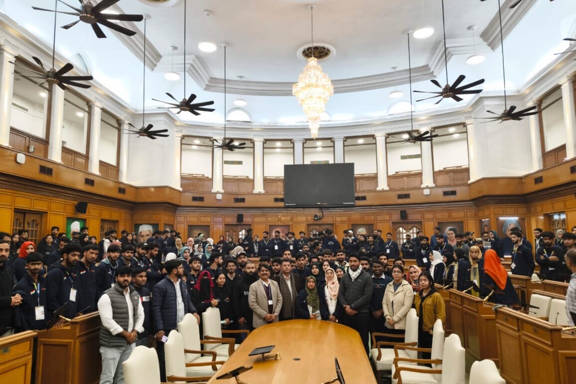 'Mera Yuva Bharat': Kashmiri youth visit Delhi Assembly under exchange programme