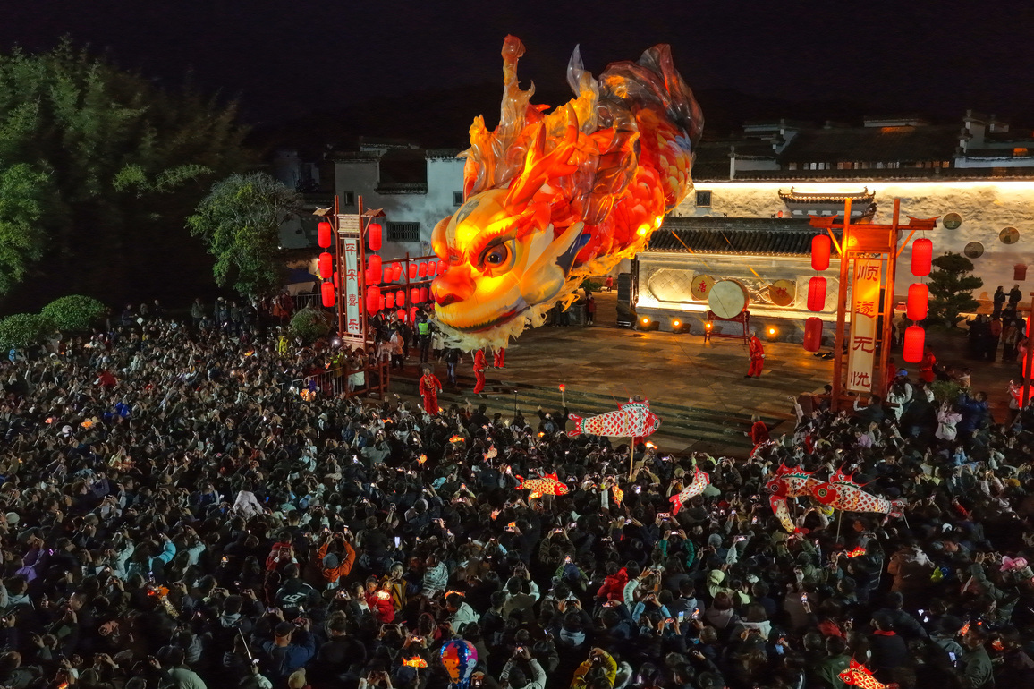 #(AmazingAnhui) CHINA-ANHUI-HUANGSHAN-AO FISH LANTERN-PARADE (CN)