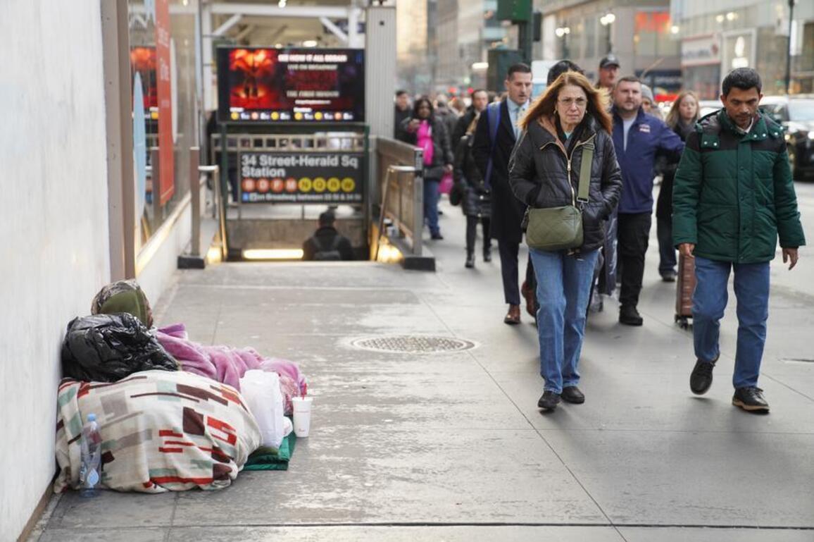 U.S. loses 92,000 jobs in Feb. as economy shows signs of weakness