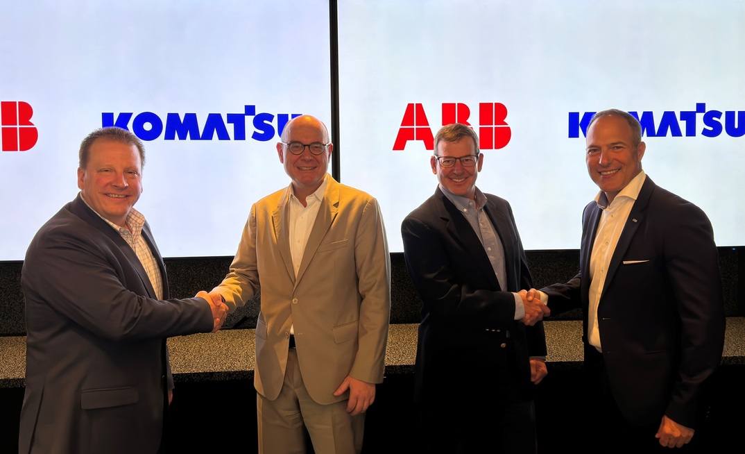 The signing of a Strategic Collaboration Agreement between ABB and Komatsu (l-r) Dan Funcannon, Komatsu; Joachim Braun, ABB Process Industries; Brian Fox, sr. vice president of Mining Strategy & Innovation, Komatsu; and Max Luedtke, global business line manager for mining, ABB Process Industries. Credit: Komatsu