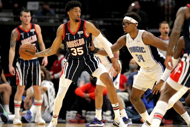 Rockets nip Magic on late basket for fifth straight win
