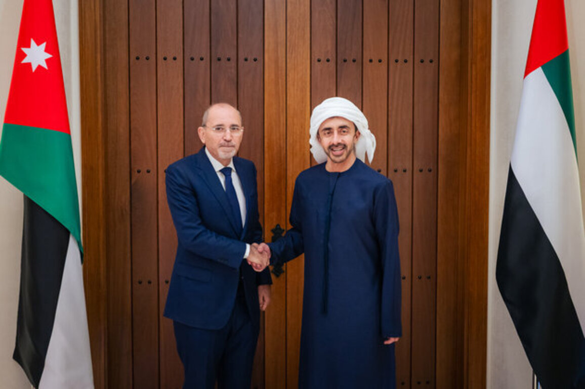 Abdullah bin Zayed receives Jordanian Deputy PM, Minister of Foreign Affairs