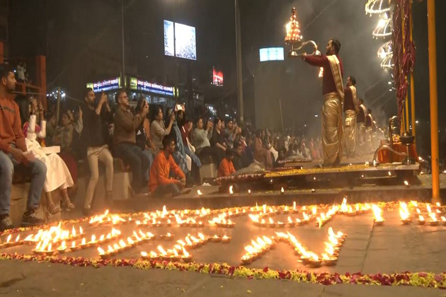 UP: Evening prayers held at Varanasi to welcome Russian President Putin