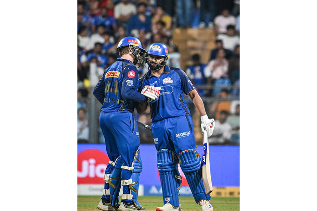 Rohit-Rickelton key to MI's chances against RCB: Kumble