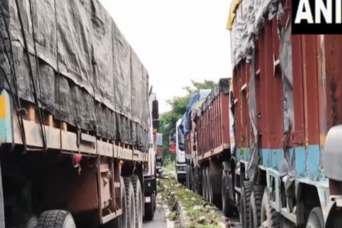 Truck operators stranded at West Bengal-Nepal border at Panitanki; transporters face 'huge losses'