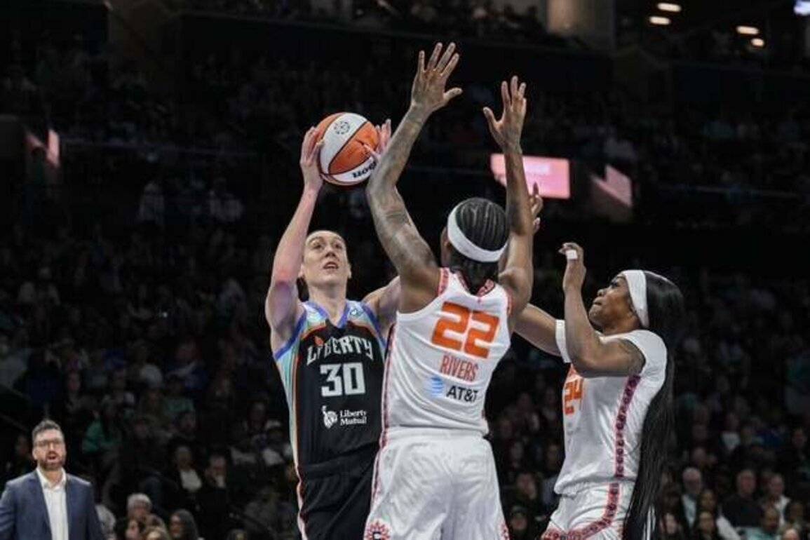 Breanna Stewart, depleted Liberty rout Sun in season opener