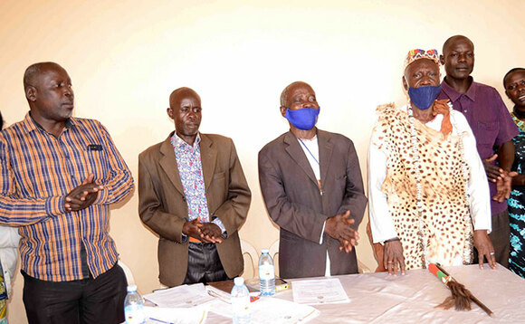 Ssalongo Kalim Walyabira (ku ddyo) pulezidenti w'ekibiina kya Uganda n'Eddagala Lyayo ng'ali n'abamu ku baalondedwa mu lukiiko olukulembeze. Ssalongo Kalim Walyabira (ku ddyo) pulezidenti w'ekibiina kya Uganda n'Eddagala Lyayo ng'ali n'abamu ku baalondedwa mu lukiiko olukulembeze.