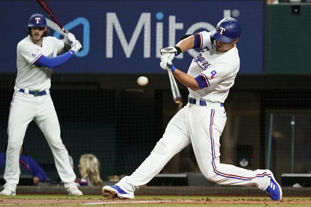 Rangers end 3-game skid by holding off White Sox
