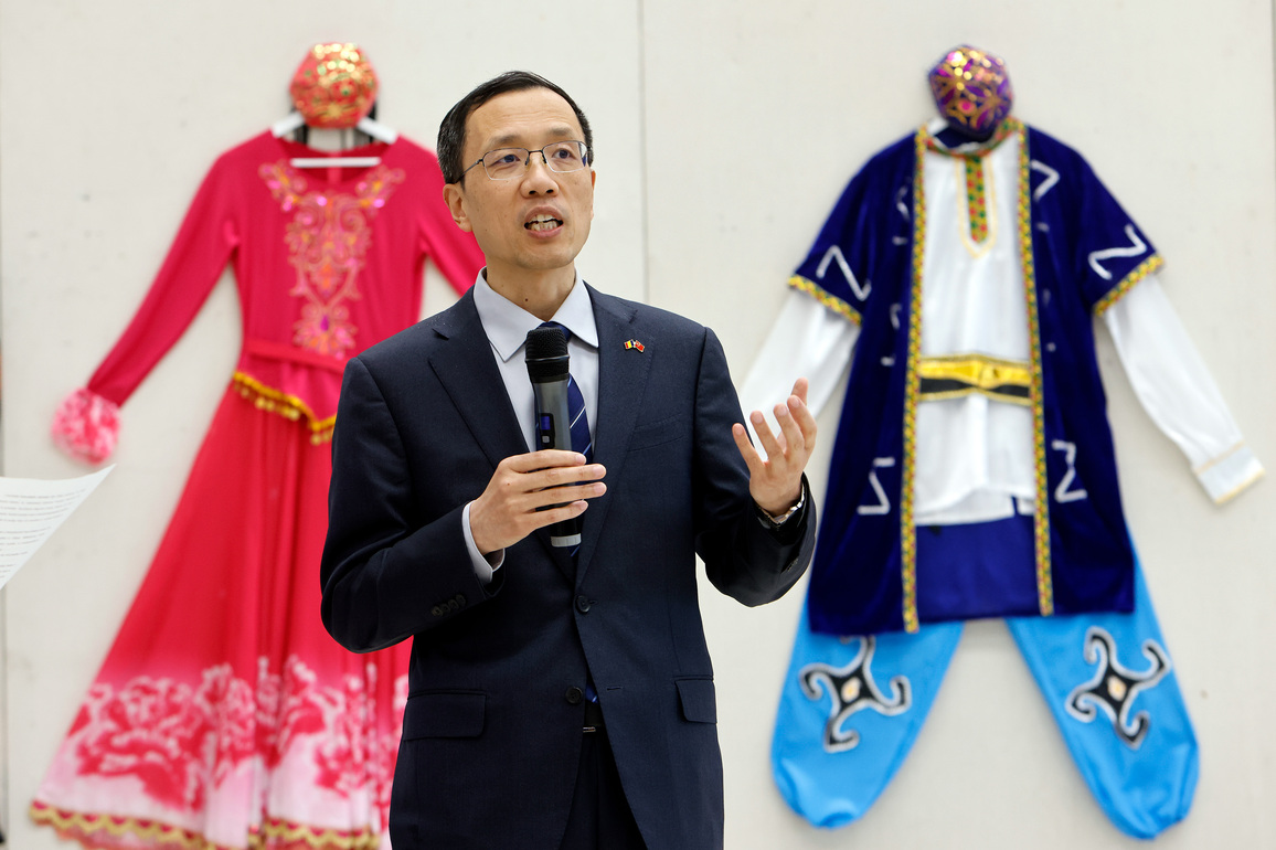 ROMANIA-BUCHAREST-CHINA-TRADITIONAL ATTIRE-EXHIBITION