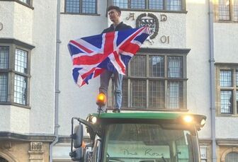 Farmers protest outside Oxford Farming Conference