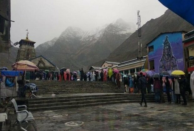 Uttarakhand: Kedarnath Dham witnesses snowfall