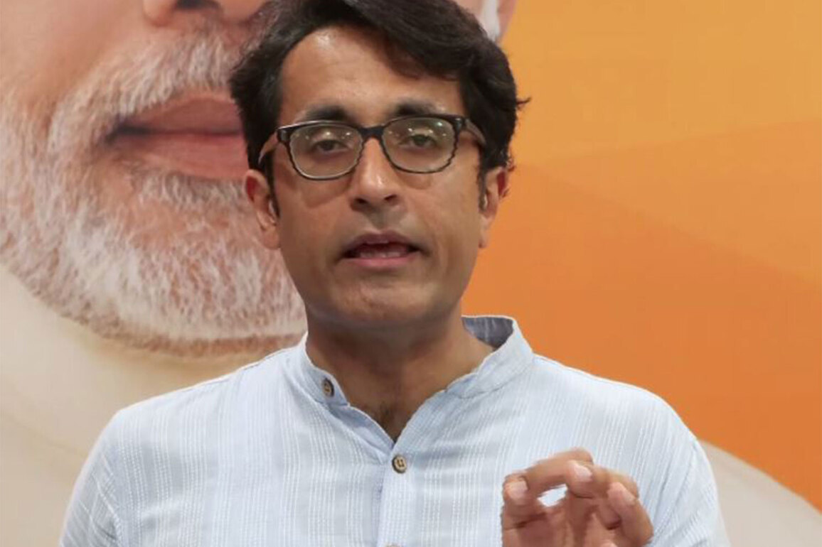 BJP alleges "Rs 7 crore extortion attempt" by Gandhi-Vadra family, cites WhatsApp chats as evidence