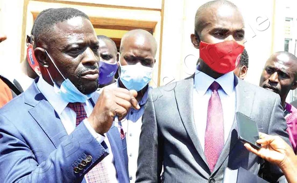Chairman Nyanzi (ku kkono) ne looya we Anthony Wameri (ku ddyo). Chairman Nyanzi (ku kkono) ne looya we Anthony Wameri (ku ddyo).