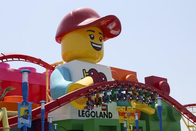 Xinhua Headlines: China's first LEGOLAND resort opens in Shanghai