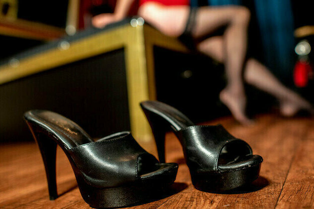 Ukraines top spy admits to employing prostitutes